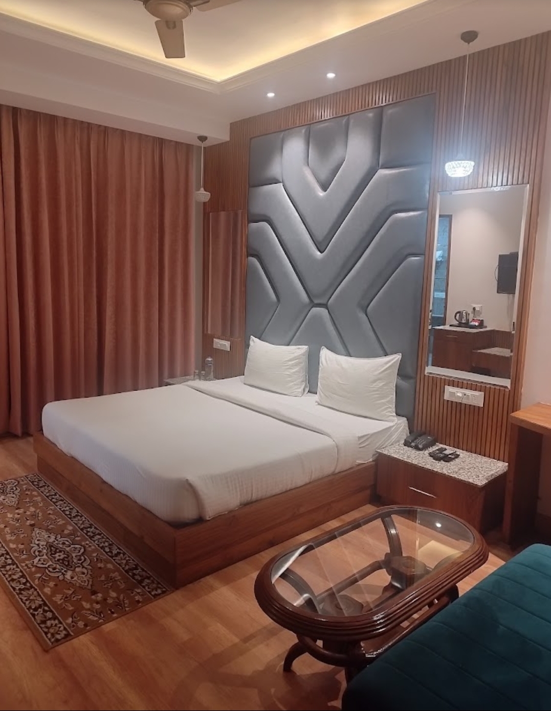 DLS Ark Holiday Inn