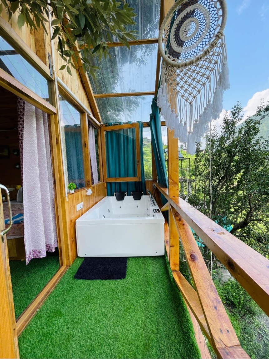 Galaxy Tree House with Jacuzzi 