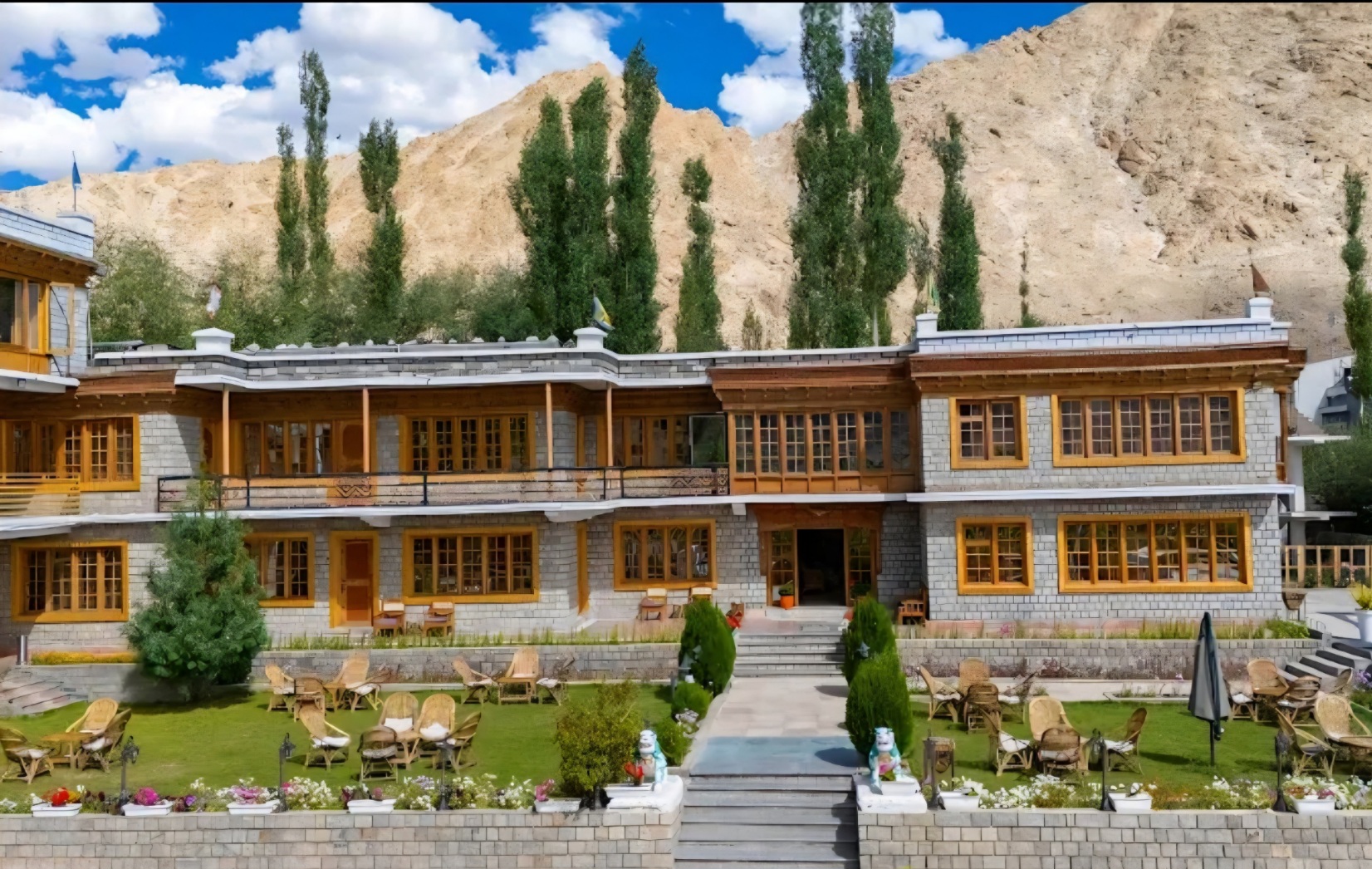 Hotel Charu Palace Leh