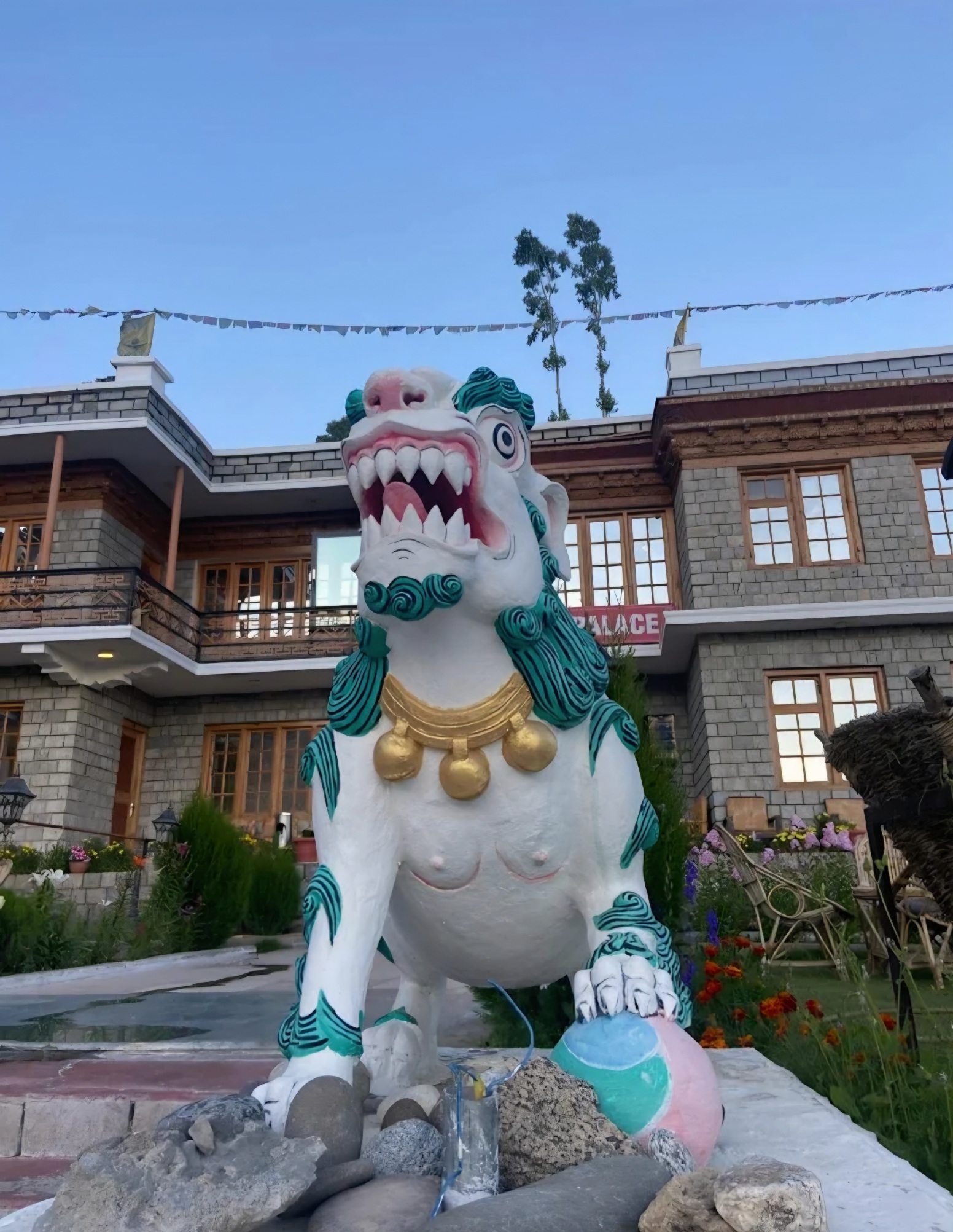 Hotel Charu Palace Leh