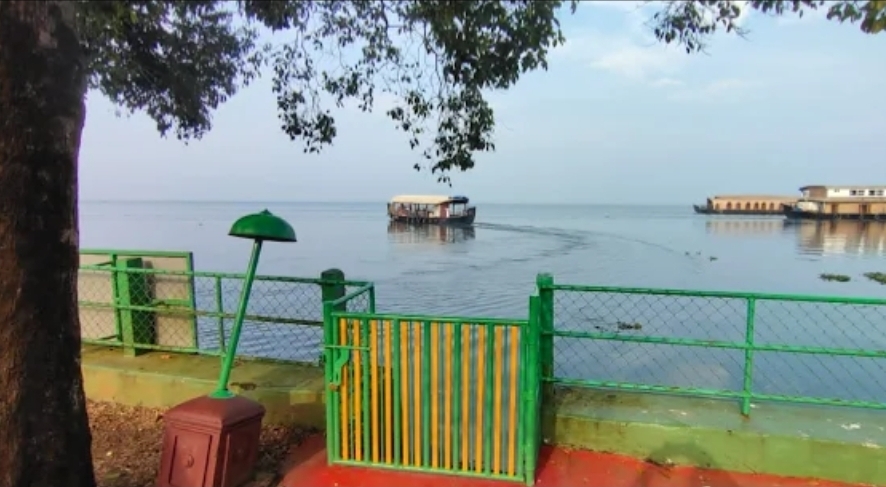 ILLIKKALAM Lakeside Cottages