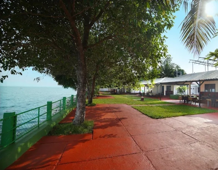 ILLIKKALAM Lakeside Cottages