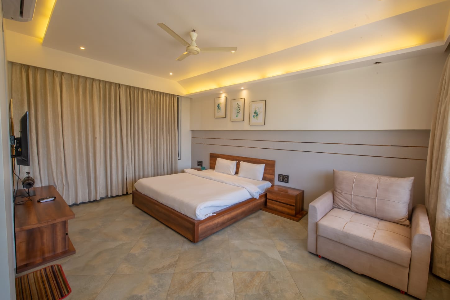 Waters Edge Villa, Pawna