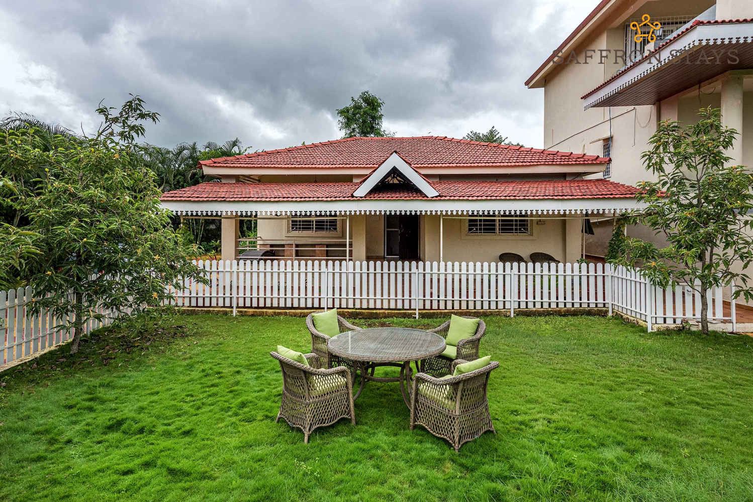 Waters Edge Villa, Pawna