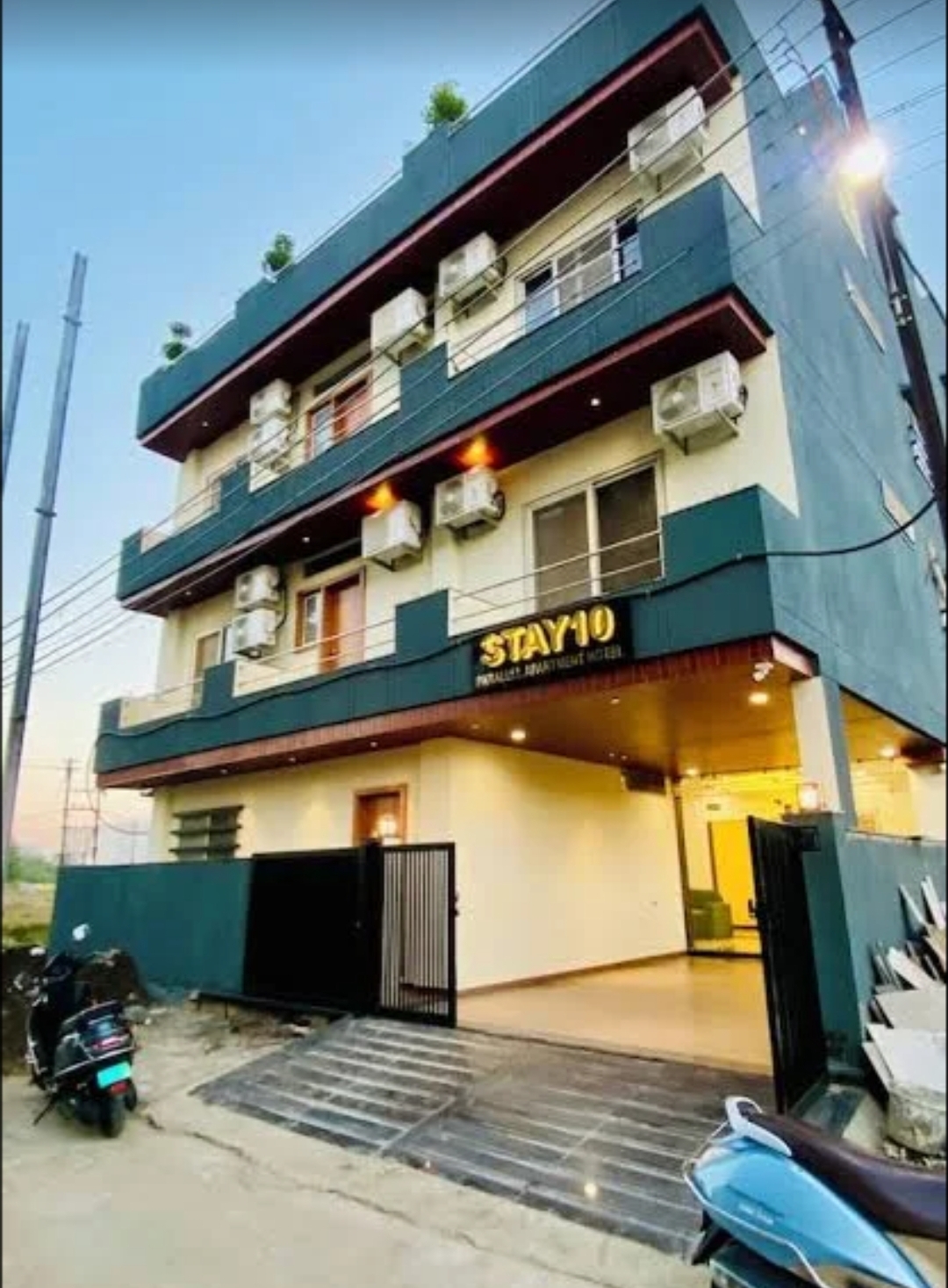 Stay 10 Parallel Apartment Hotel