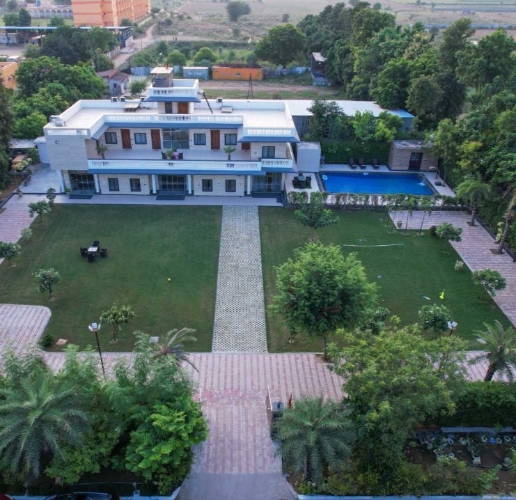 Gulmohar Farm by Undermyroof.in 