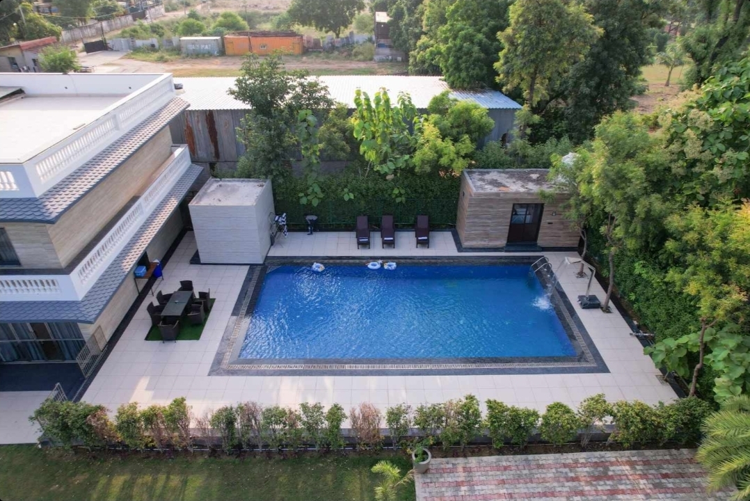 Gulmohar Farm by Undermyroof.in 