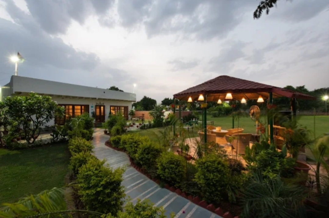 The Singh Farm by Undermyroof.in 