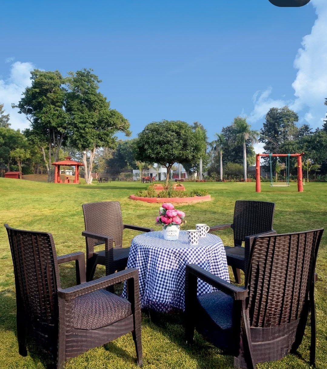 Ananda Bagh Farm by Undermyroof.in 