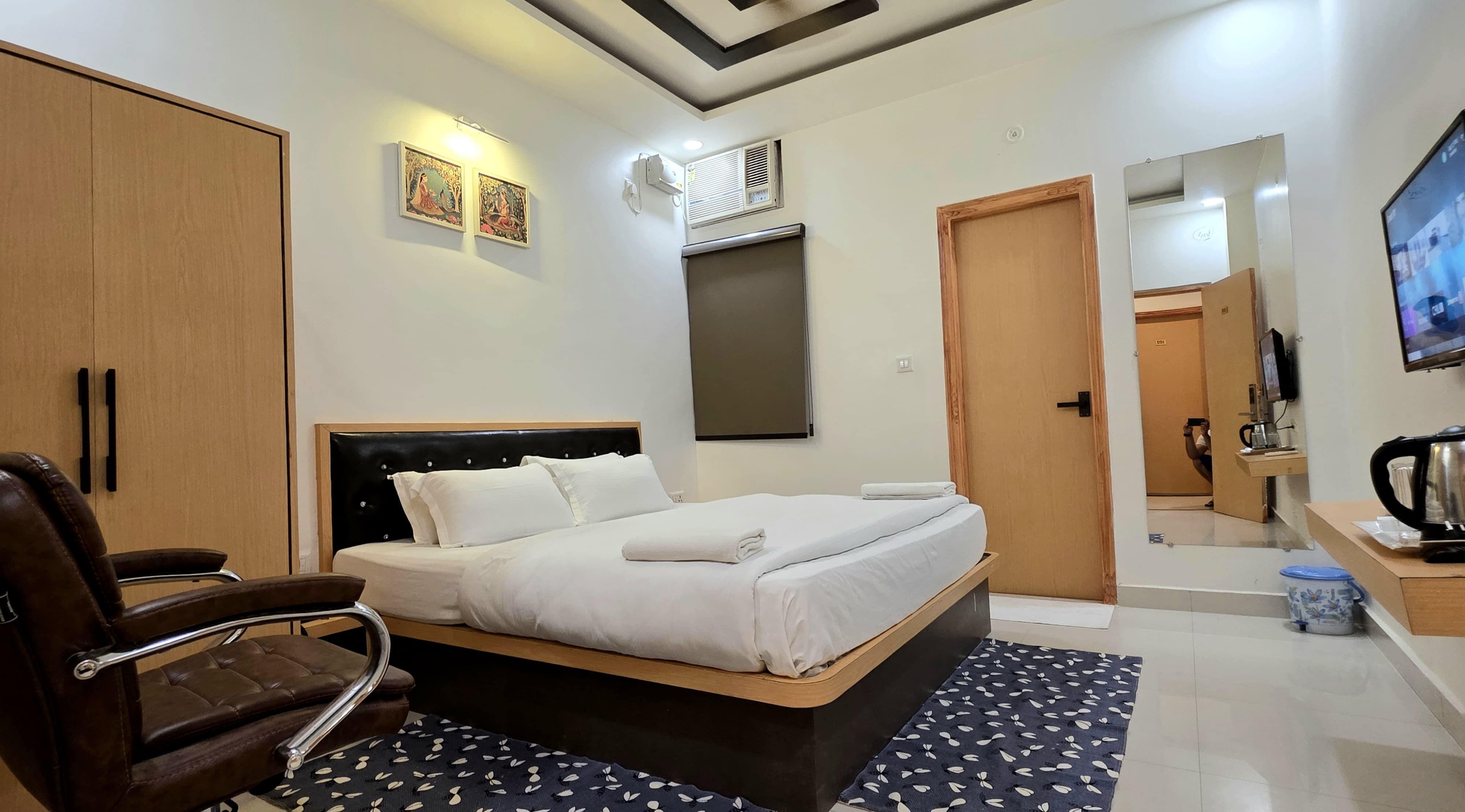 The White Canyon Hotel