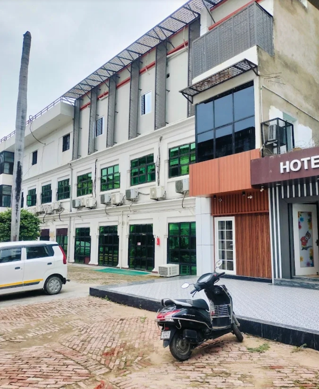 Iconic Hotels Lanka Varanasi