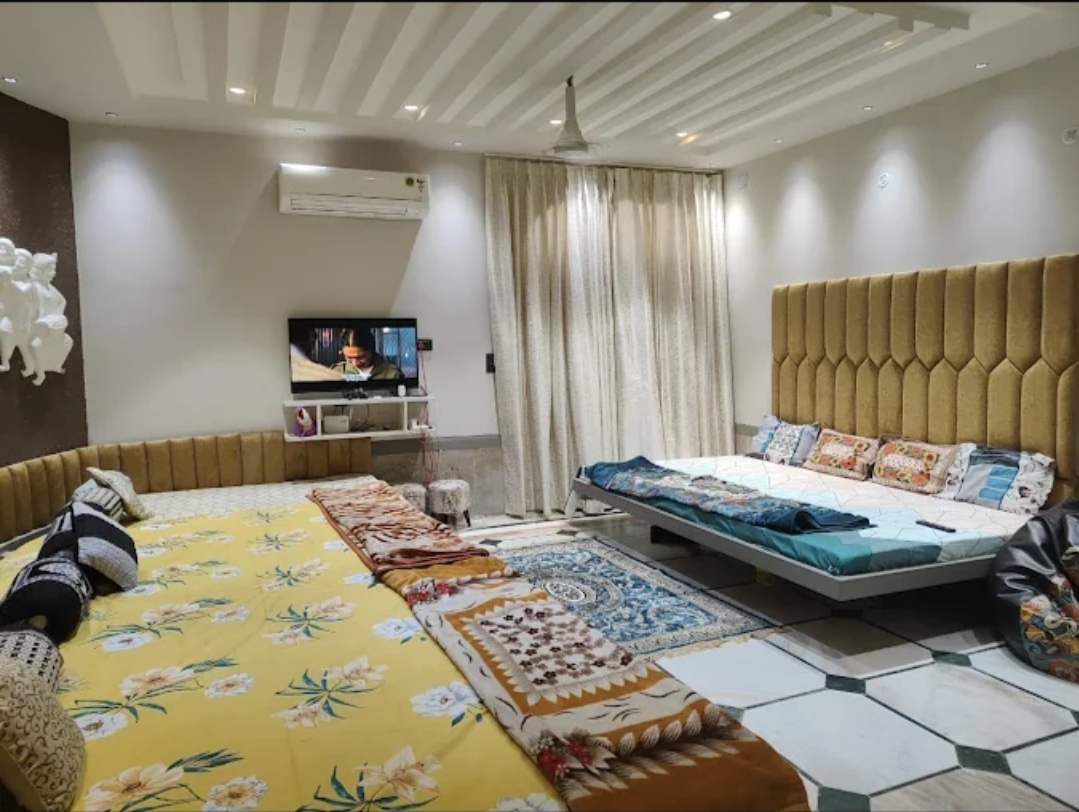 Naari Hotel & Home Stay