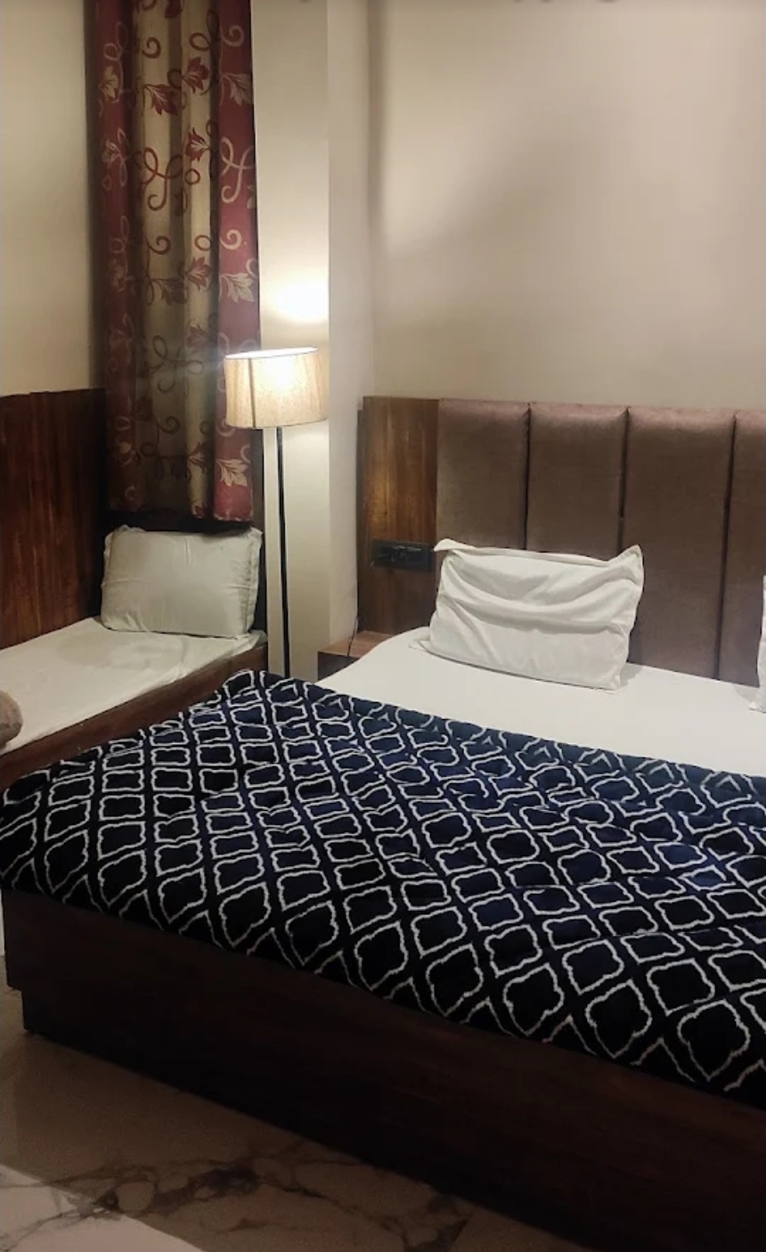 Abhiraj Guest House