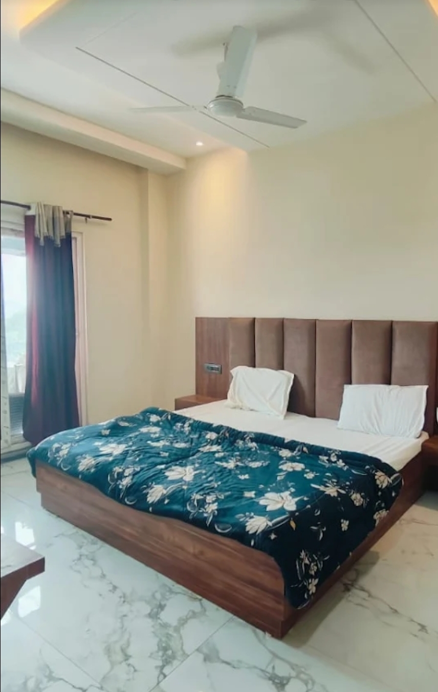 Abhiraj Guest House
