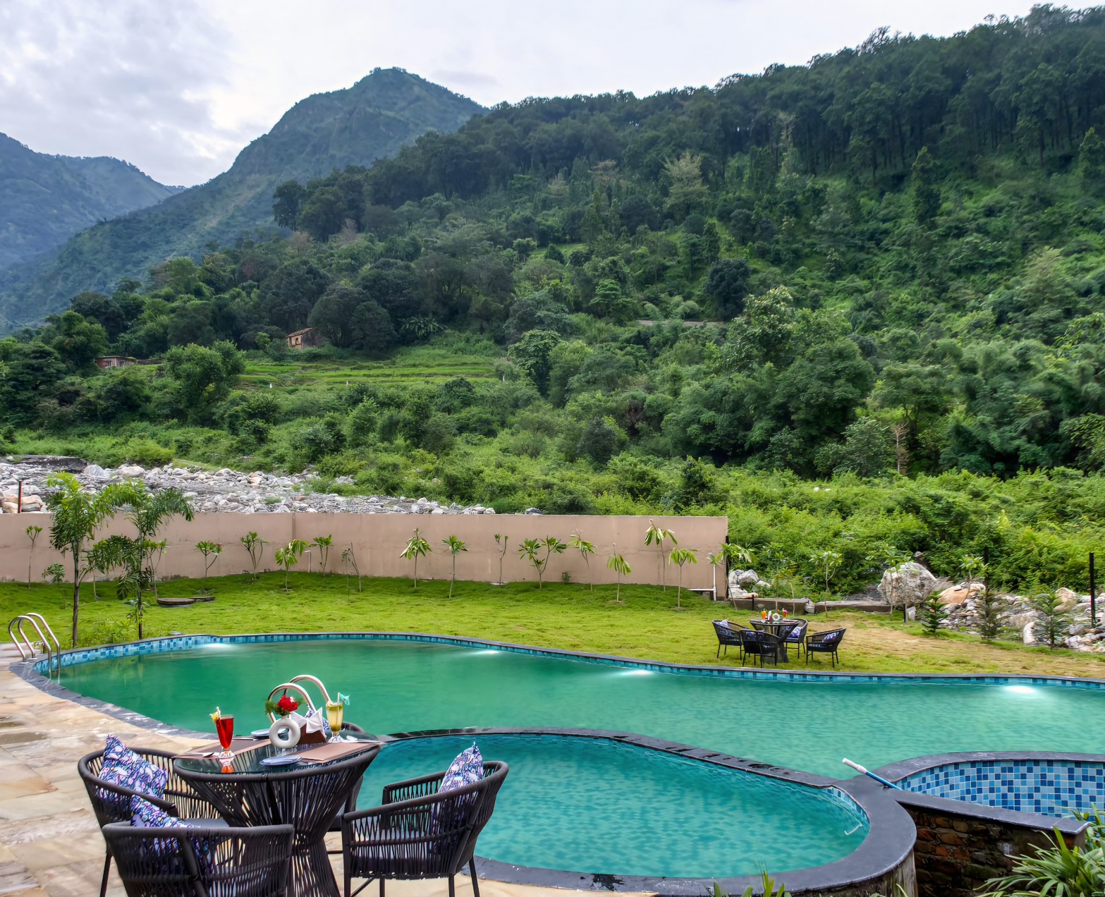 Corbett Vanvaas Resort 