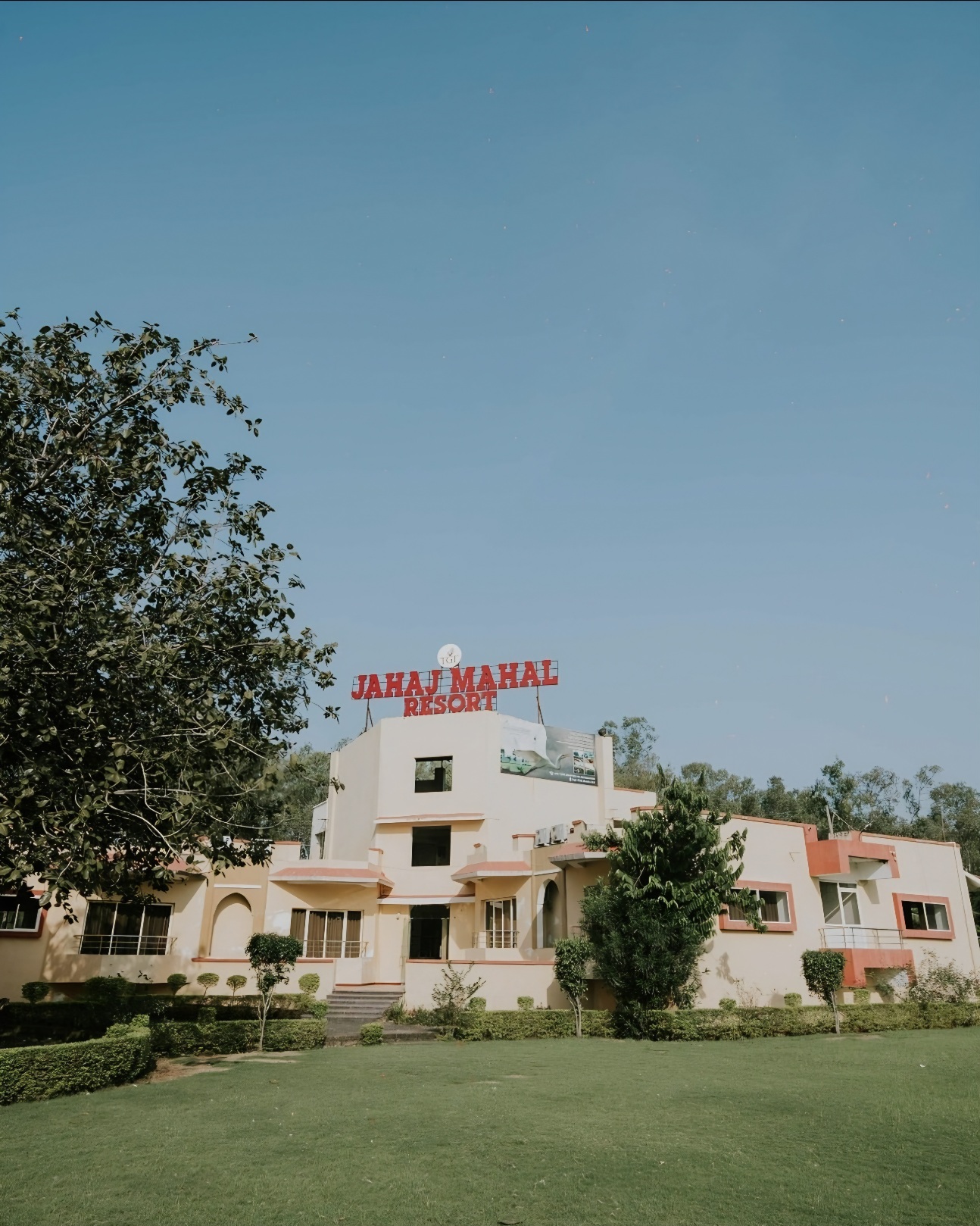 Jahaj Mahal Hotel Mandu